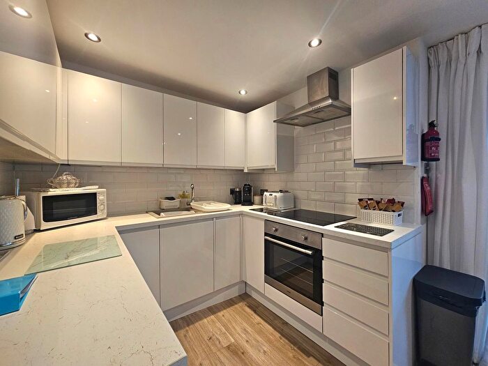 1 Bedroom Flat To Rent In St. Marks Road, Torquay, TQ1