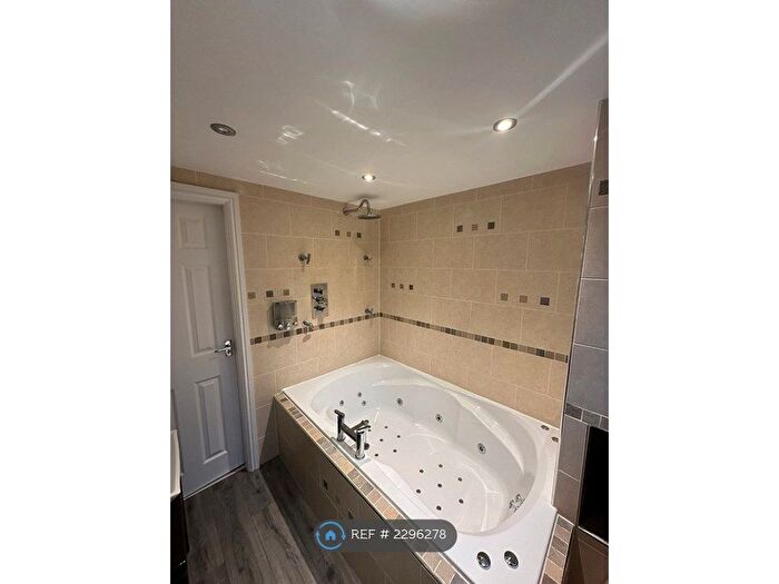 5 Bedroom Semi-Detached House To Rent In Radcliffe Avenue, Chaddesden, Derby, DE21