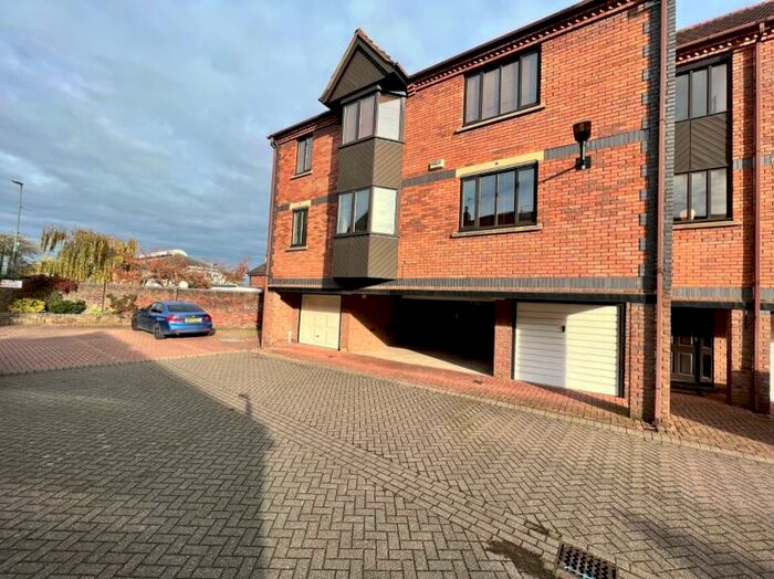 2 Bedroom Flat To Rent In Outer Trinities, Beverley, HU17