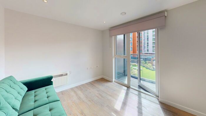 2 Bedroom Apartment To Rent In Queensway, Southampton, Hampshire, SO14