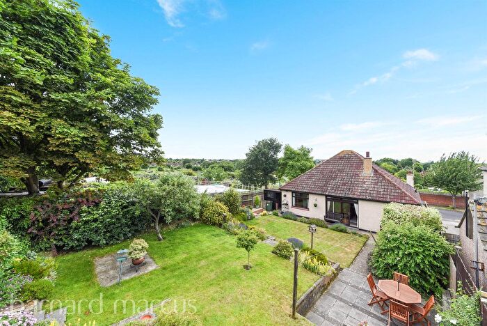 4 Bedroom Bungalow To Rent In Rookwood Avenue, Wallington, SM6