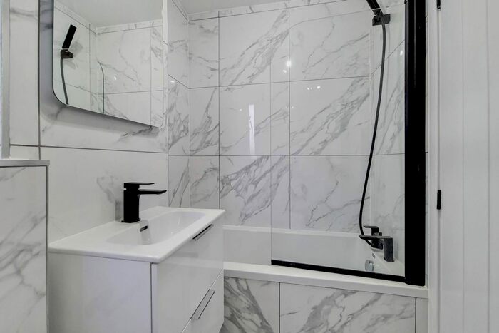 2 Bedroom Flat To Rent In Heybridge Avenue, Streatham Common, London, SW16