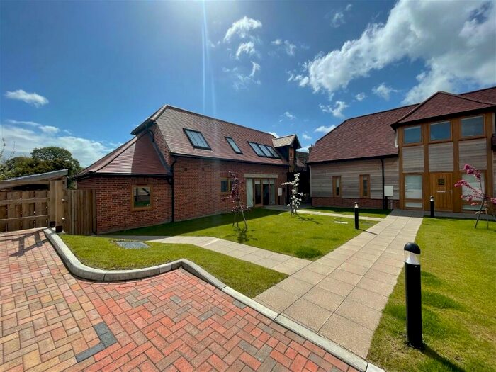 2 Bedroom Apartment To Rent In East Ilsley, Berkshire, RG20