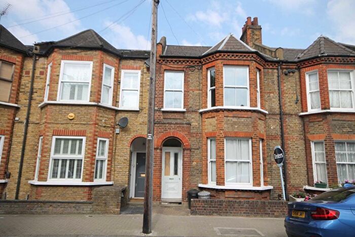 3 Bedroom Flat To Rent In Ingelow Road, Battersea, SW8