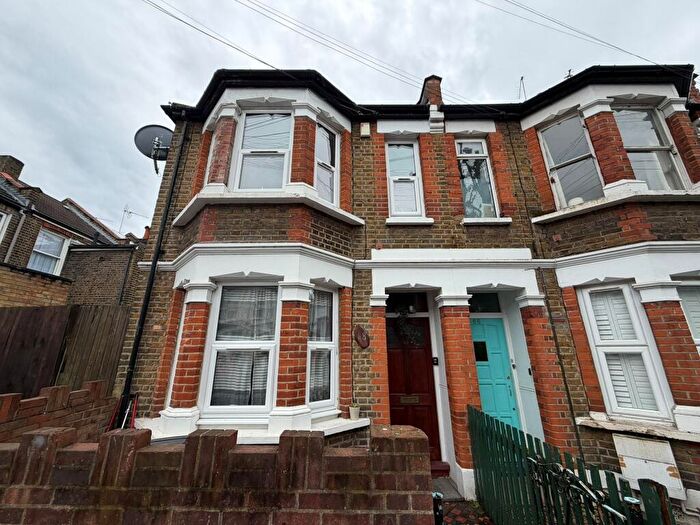 3 Bedroom End Of Terrace House To Rent In Waverley Road, E17