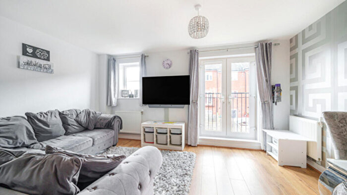 2 Bedroom Maisonette For Sale In Thistle Close, Chigwell, IG7