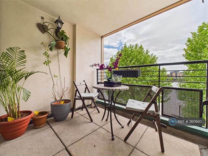 2 Bedroom Flat To Rent In Burrells Wharf Square, London, E14