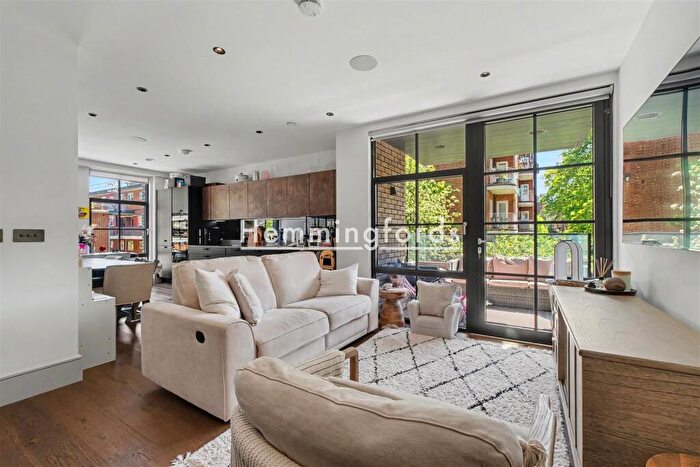 3 Bedroom Apartment For Sale In Eagle Wharf Road, London, N1