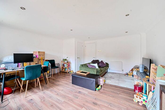 3 Bedroom End Of Terrace House To Rent In Hampden Lane, Tottenham, London, N17