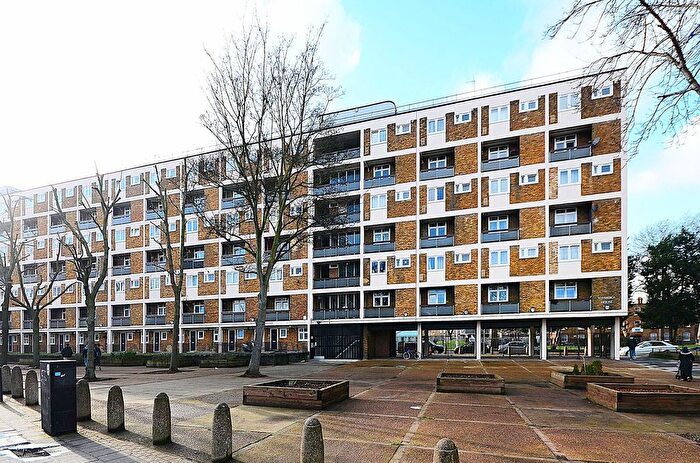 1 Bedroom Flat For Sale In Sovereign House, Cambridge Heath Road, Whitechapel, London, E1