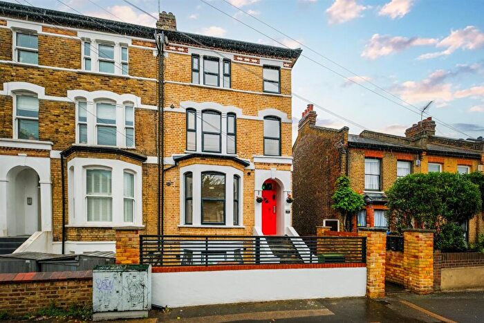 2 Bedroom Flat To Rent In North Birkbeck Road, Leytonstone, E11
