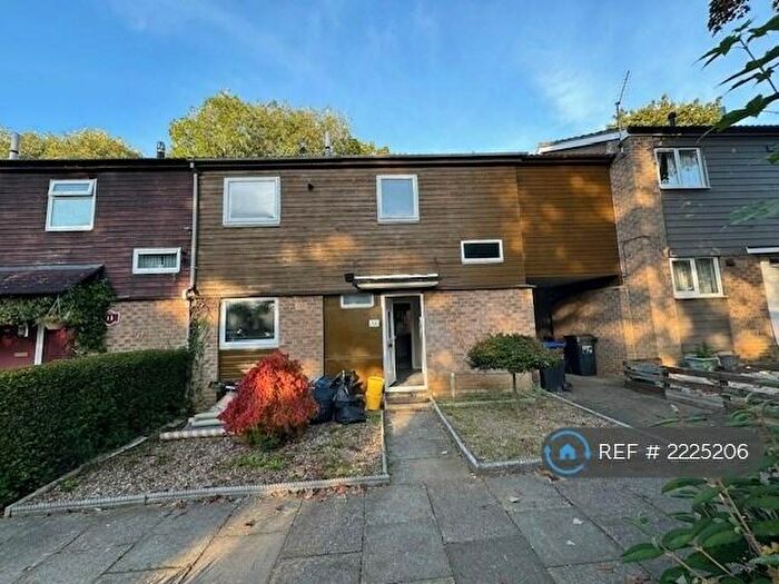 4 Bedroom Semi-Detached House To Rent In Booth Meadow Court, Northampton, NN3