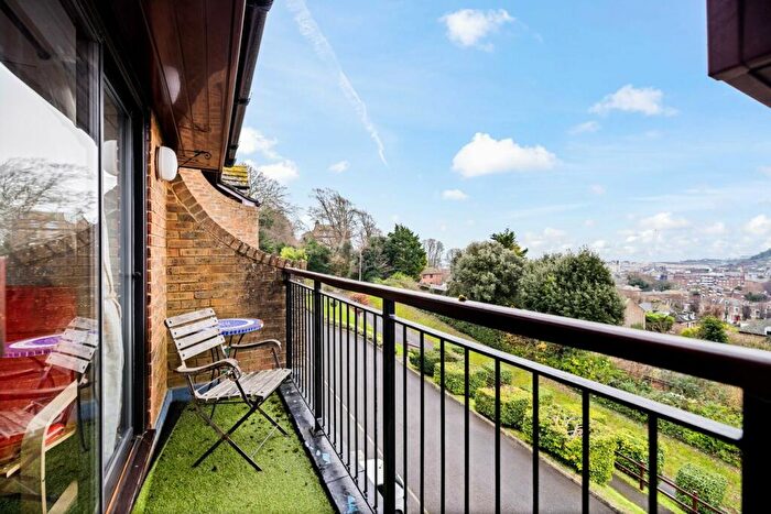 2 Bedroom Flat For Sale In Taswell Street, Dover, CT16