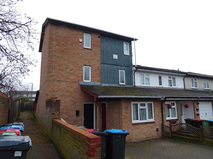 4 Bedroom Town House To Rent In Wimbledon Place, Milton Keynes, MK13