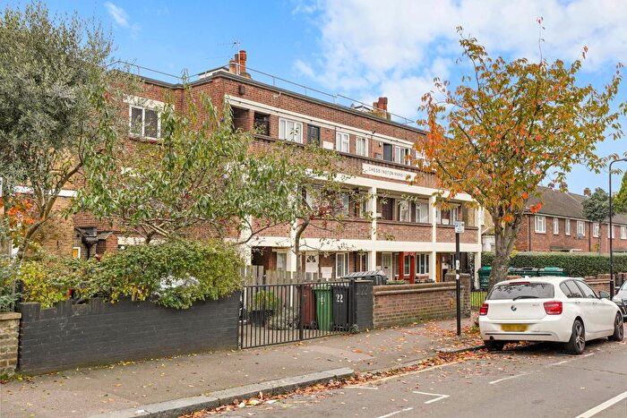 1 Bedroom Flat For Sale In Chessington Mansions, Leytonstone, E11