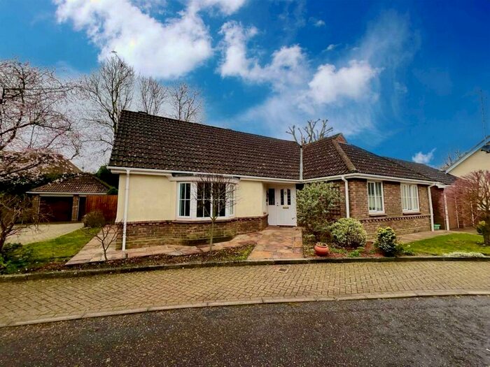 3 Bedroom Detached Bungalow To Rent In Bowmont Close, Hutton, Brentwood, CM13