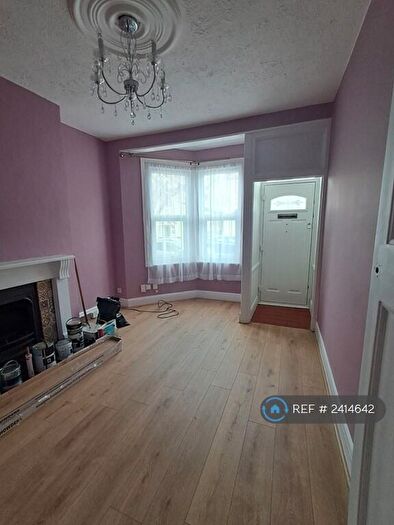 2 Bedroom Flat To Rent In Westminster Drive, Westcliff On Sea, SS0