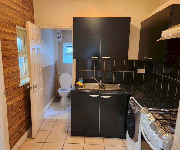 2 Bedroom Flat To Rent In Oxford Road, Ilford, IG1