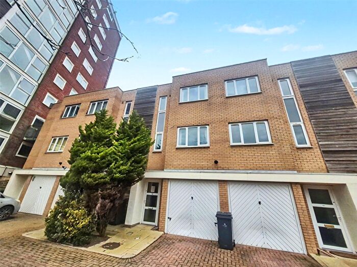 3 Bedroom Town House For Sale In Lakeside Rise, Manchester, Greater Manchester, M9