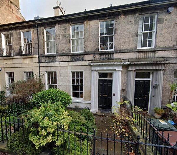 2 Bedroom Flat To Rent In Raeburn Street, Edinburgh, EH4