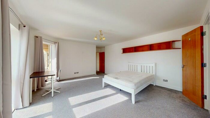 3 Bedroom Apartment To Rent In Jamestown Way, Atlantic Court, E14
