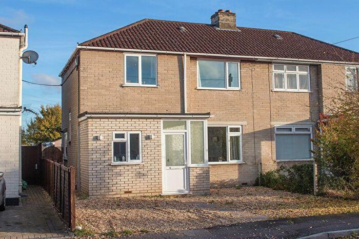 3 Bedroom Semi-Detached House To Rent In Totton, SO40