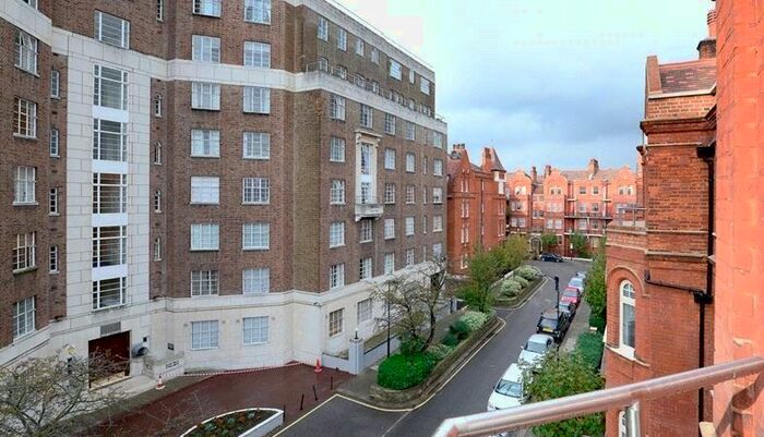 3 Bedroom Flat To Rent In Hamlet Gardens, London, W6