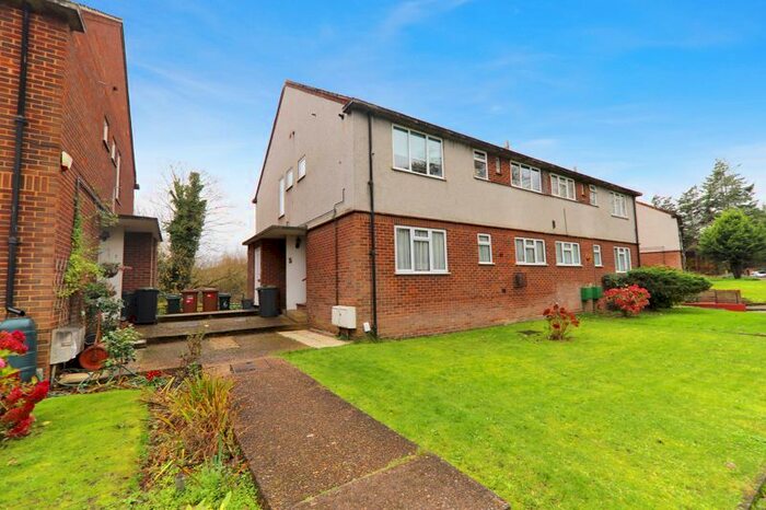 2 Bedroom Flat To Rent In Colne Mead, Rickmansworth, WD3