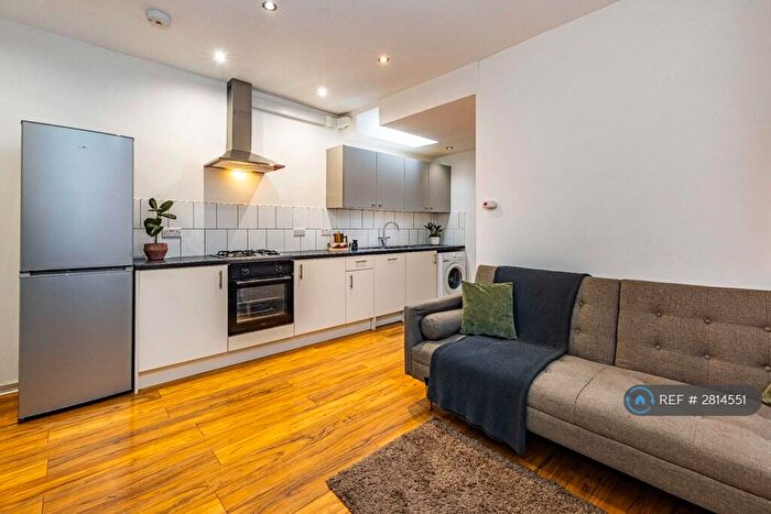 4 Bedroom Flat To Rent In Beeston, Nottingham, NG9