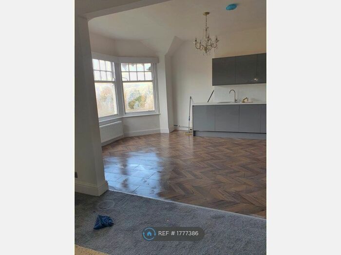 2 Bedroom Flat To Rent In Grosvenor Road, Scarborough, YO11