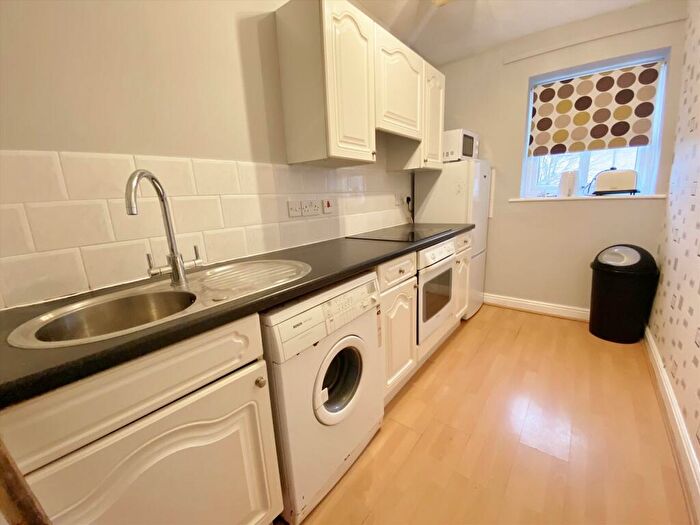 2 Bedroom Flat To Rent In Bay View Court, Station Road, Lancaster, LA1