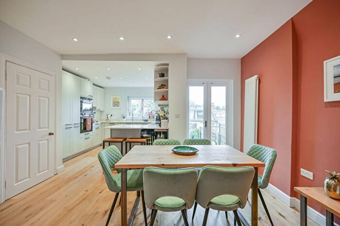 2 Bedroom Flat For Sale In Woodland Gardens, Muswell Hill, London, N10