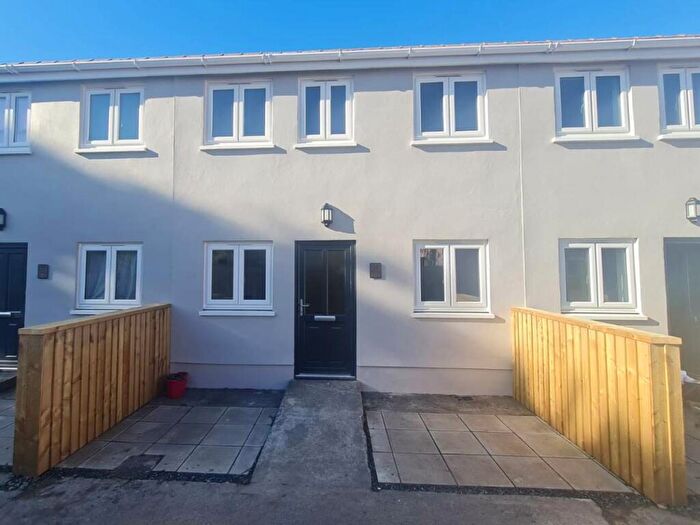 2 Bedroom House To Rent In Forde Court, Kidwelly, SA17