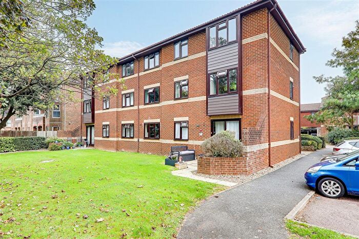 2 Bedroom Flat For Sale In St. Botolphs Road, Worthing, BN11