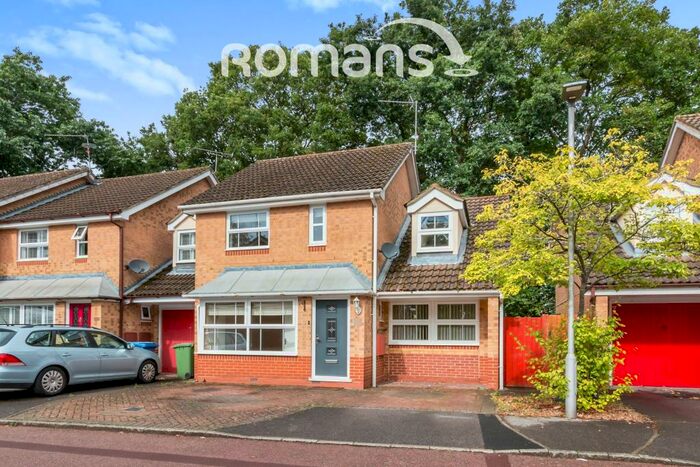 3 Bedroom Link Detached House To Rent In The Breech, College Town, GU47