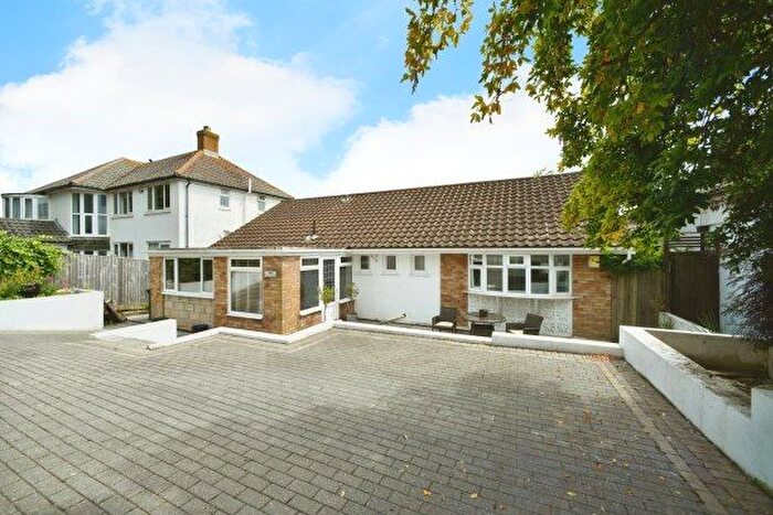 4 Bedroom Bungalow To Rent In Lenham Avenue, Brighton, BN2