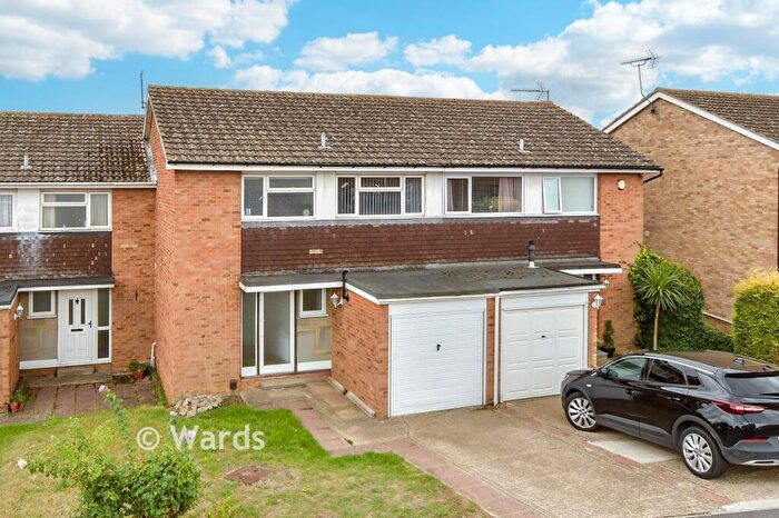 3 Bedroom Terraced House For Sale In Clive Road, Sittingbourne, Kent, ME10