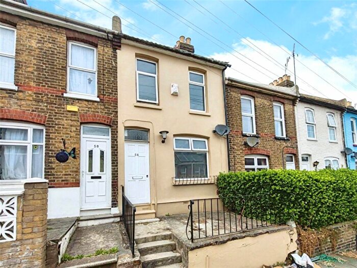 3 Bedroom Terraced House To Rent In Gordon Road, Chatham, Kent, ME4