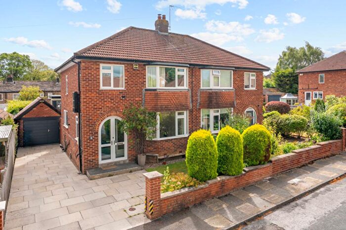3 Bedroom Semi-Detached House For Sale In Pannal Ash Close, Harrogate, HG2