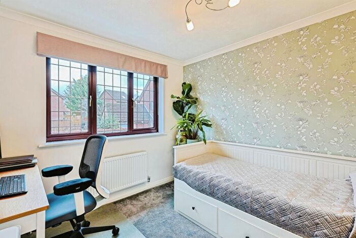 3 Bedroom Link Detached House For Sale In Tickhill Close, Lower Earley, Reading, RG6