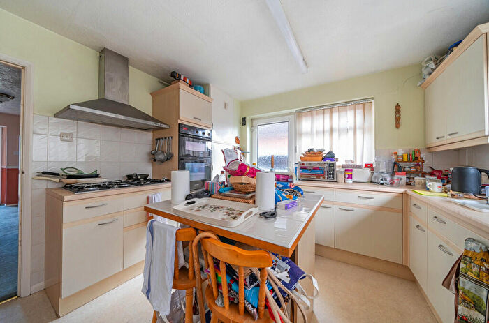 3 Bedroom Detached House For Sale In Sundon Road, Houghton Regis, Dunstable, LU5