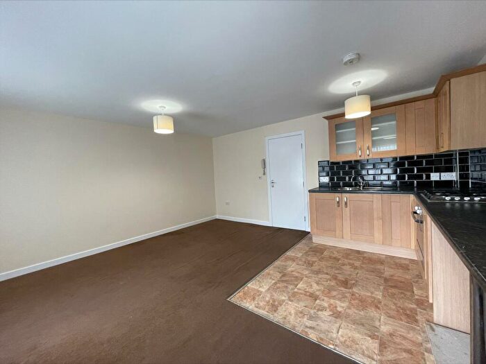2 Bedroom Flat To Rent In High Street, Neston, Wirral, CH64