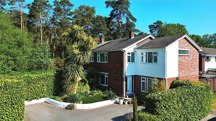 4 Bedroom Semi-Detached House For Sale In Linstead Road, Farnborough, Hampshire, GU14