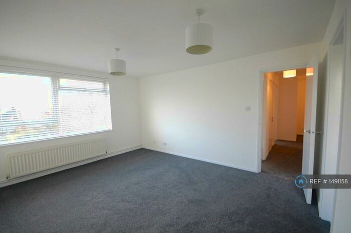 2 Bedroom Flat To Rent In West Park, London, SE9