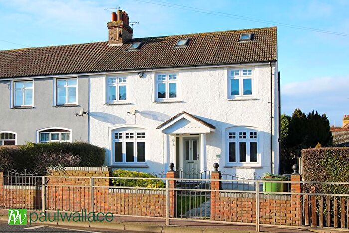 5 Bedroom Semi Detached House For Sale In Churchgate Road, West Cheshunt, EN8