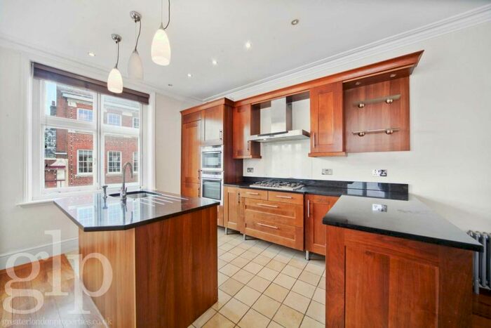 3 Bedroom Flat To Rent In James Street, Covent Garden, Wc, WC2E