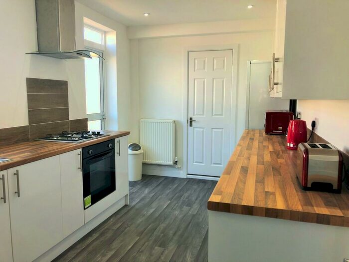 3 Bedroom End Of Terrace House To Rent In Milner Road, Gillingham, ME7