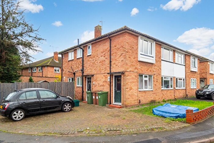 2 Bedroom Maisonette For Sale In Leicester Close, Worcester Park, KT4