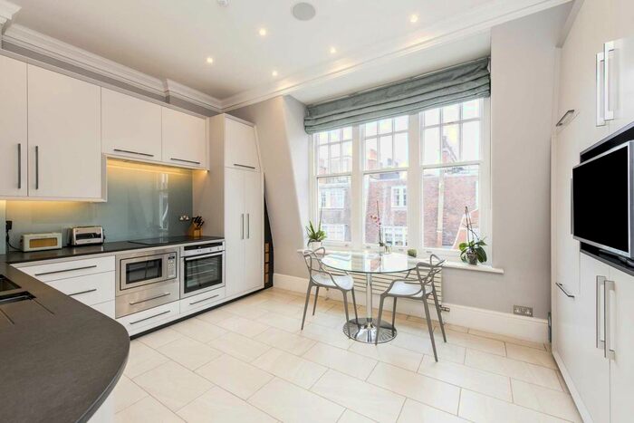 1 Bedroom Flat For Sale In Sloane Court West, London, SW3