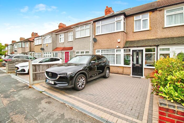 4 Bedroom Terraced House For Sale In Faircross Avenue, Romford, RM5